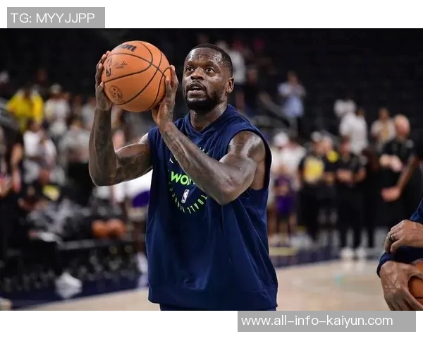 兰德尔表现稳定11投6中贡献14分4篮板1助攻1抢断助力球队胜利