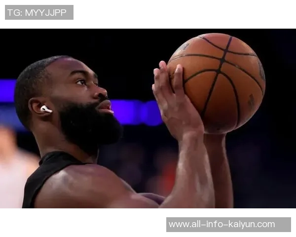 杰伦布朗半场表现低迷13投仅4中三分球失准失误频繁正负值惨淡10